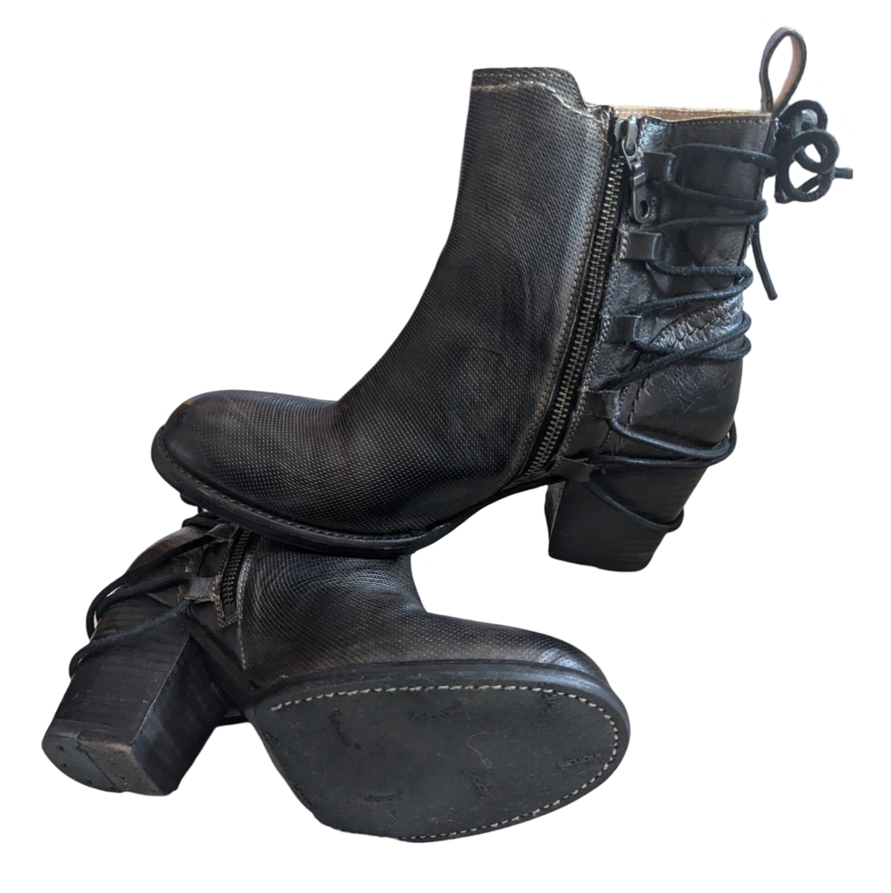 BED STU Sz 9.5 Blaire heeles brwn/blk  Lace Up Back Ankle Booties